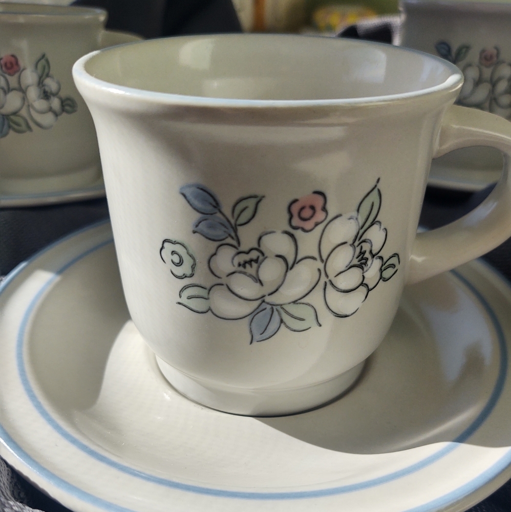 Fleur de Lune coffee cups